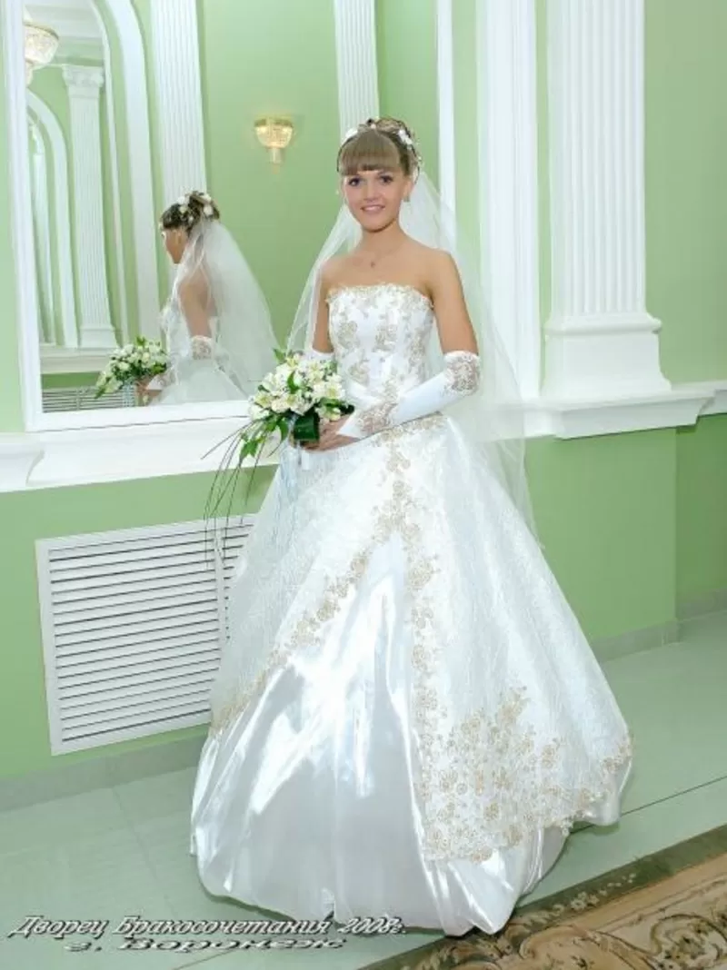 Продам Свадебное платье белое слитное